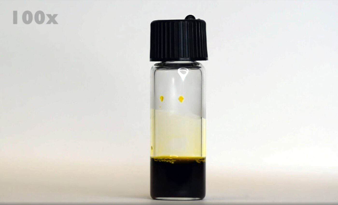 Nova bateria líquida? Material inovador armazena energia por meses e a libera sob demanda