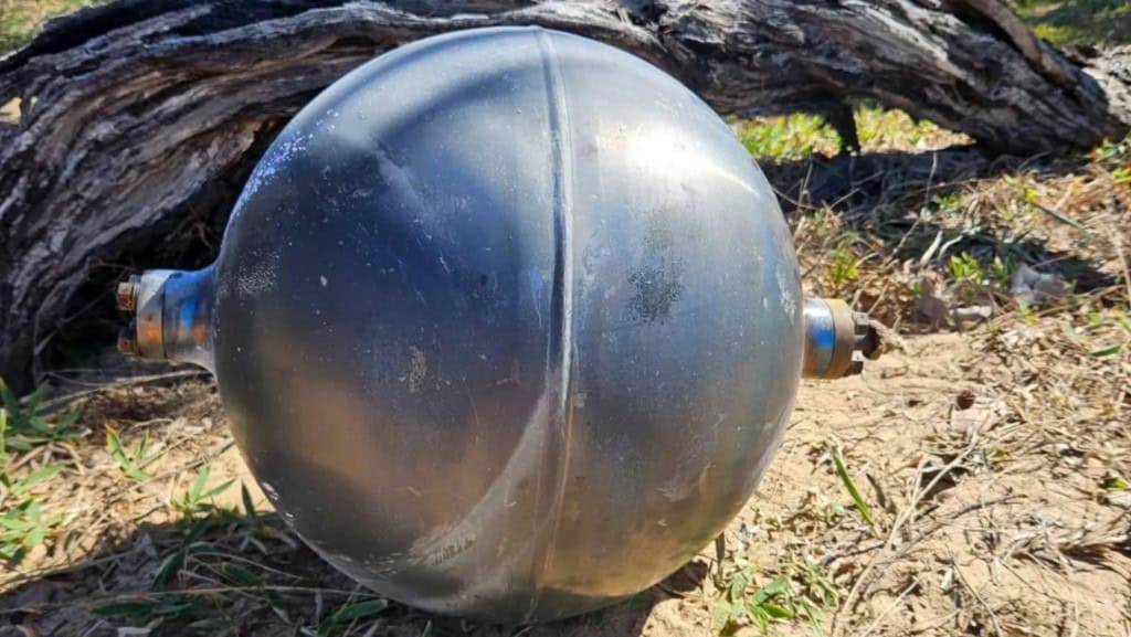 A Agência Especial Australiana acredita que a estranha esfera seja o resquício de um foguete
