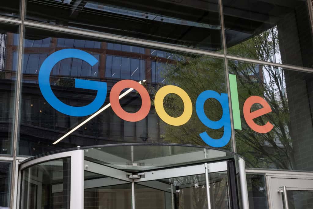 Logo do Google em fachada de prédio