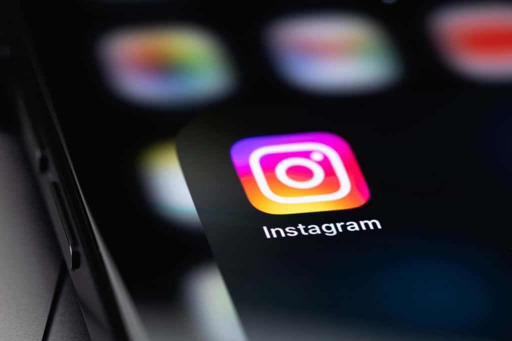 Logo do app do Instagram na tela de um smartphone