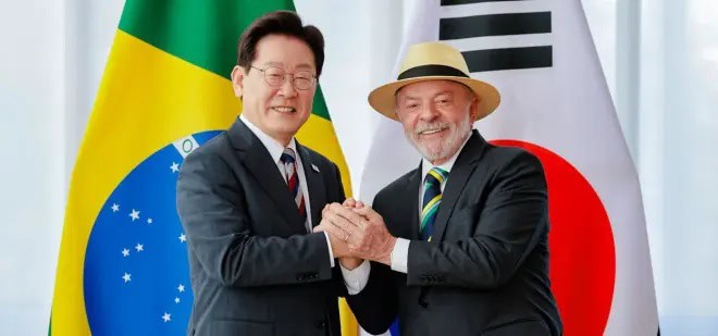 Presidente da Coreia do Sul cumprimentando presidente Lula