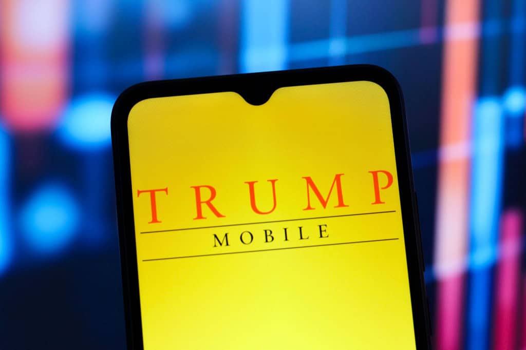 Logotipo da Trump Mobile é visto em uma tela de smartphone