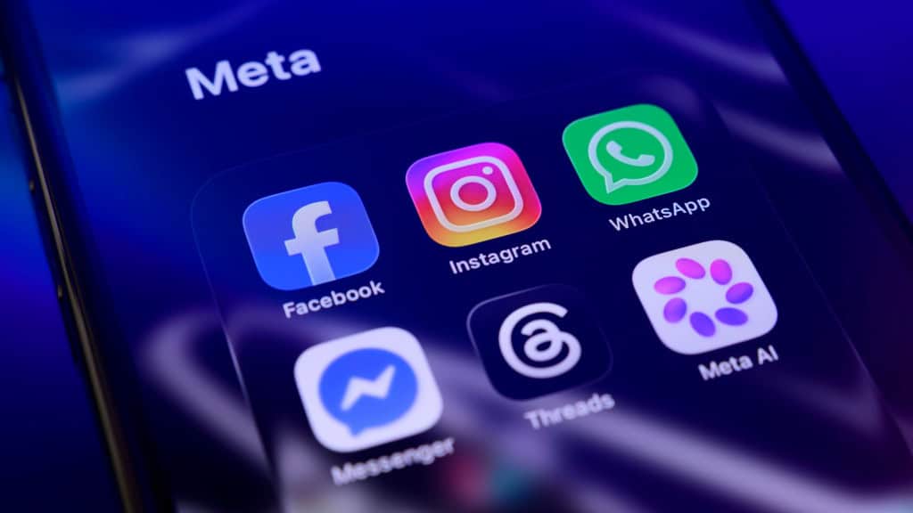 Ferramentas permitem automatizar agendamentos, atendimento e vendas no WhatsApp e Instagram. – Imagem: Samuel Boivin/Shutterstock