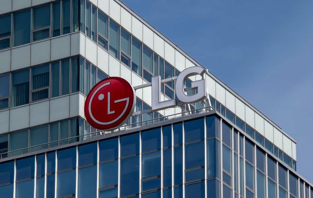 Logo da LG na fachada de um prédio