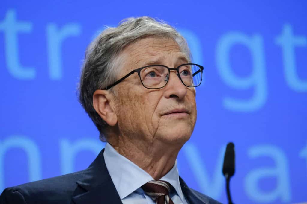 Gates tem conversado com líderes mundiais sobre os riscos da inteligência artificial e a preparação dos governos. – Imagem: Alexandros Michailidis/Shutterstock