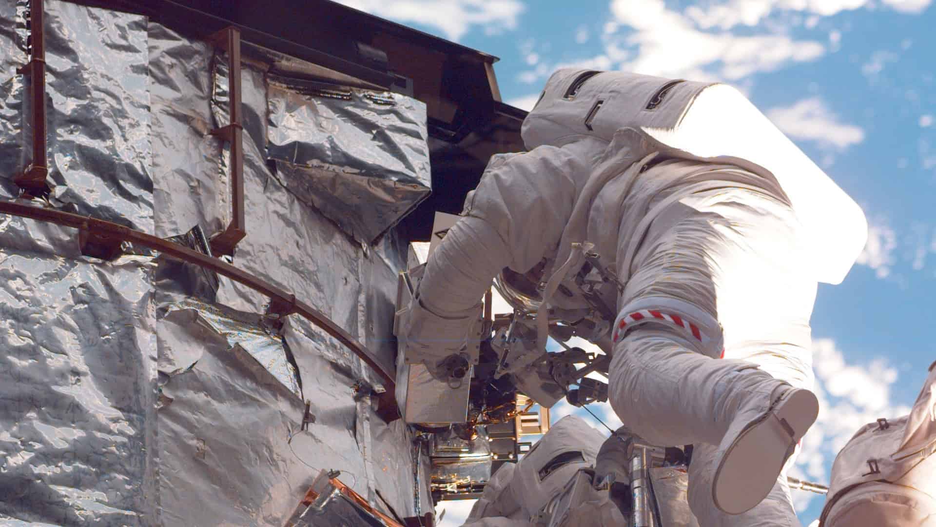 O espaço tem cheiro? Astronautas relatam um odor metálico