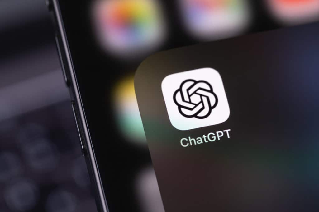 Logo do app do ChatGPT na tela de um smartphone