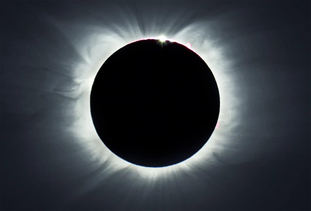 eclipse solar total de 4 de dezembro de 2001.