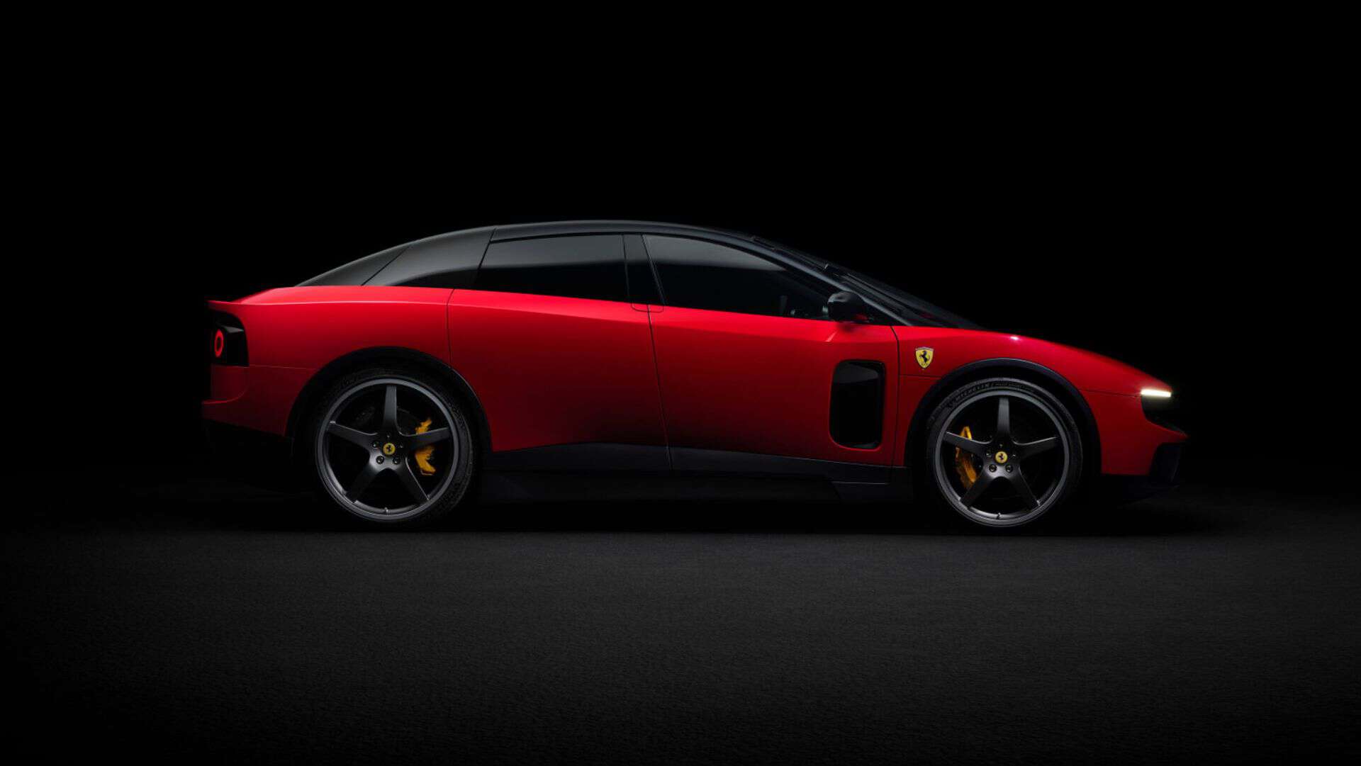 Visão lateral do Ferrari Luce