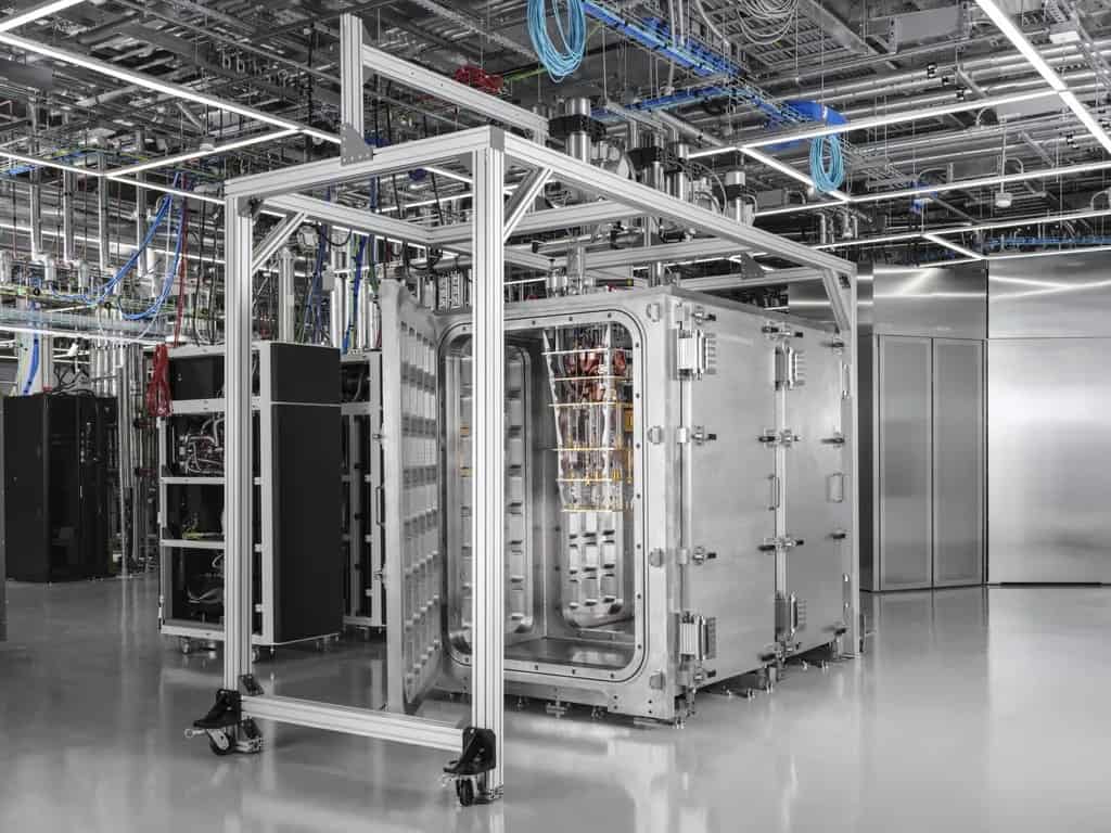 No futuro, dezenas de geladeiras quânticas da IBM poderão ser interligadas para executar sistemas mais potentes – Imagem: Divulgação/IBM