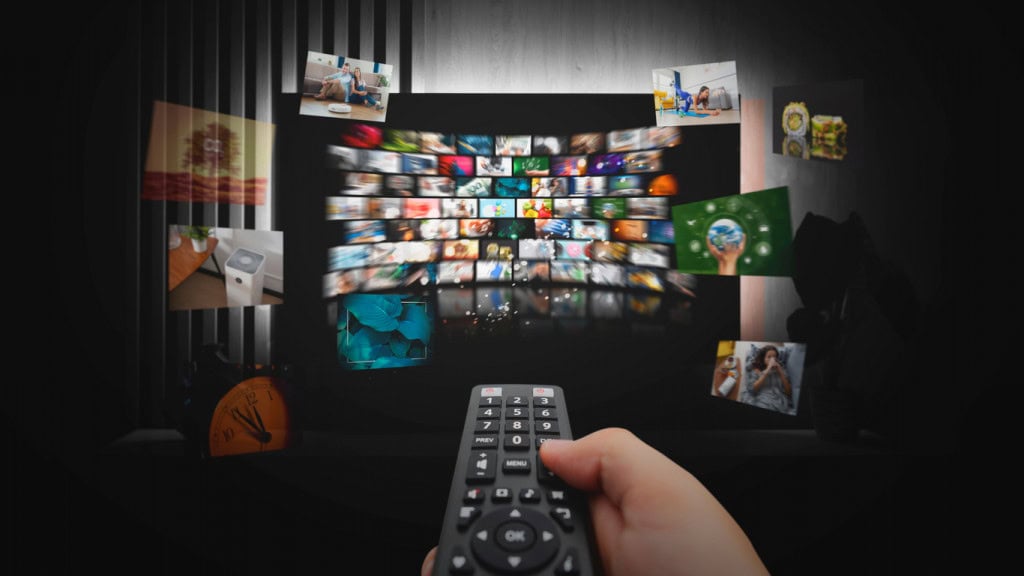 Conceito de mídia múltiplas telas de televisão