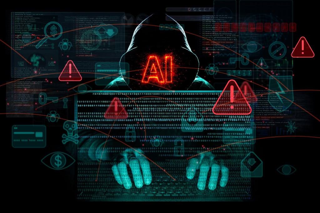 Pessoa de capuz teclando em um teclado de computador