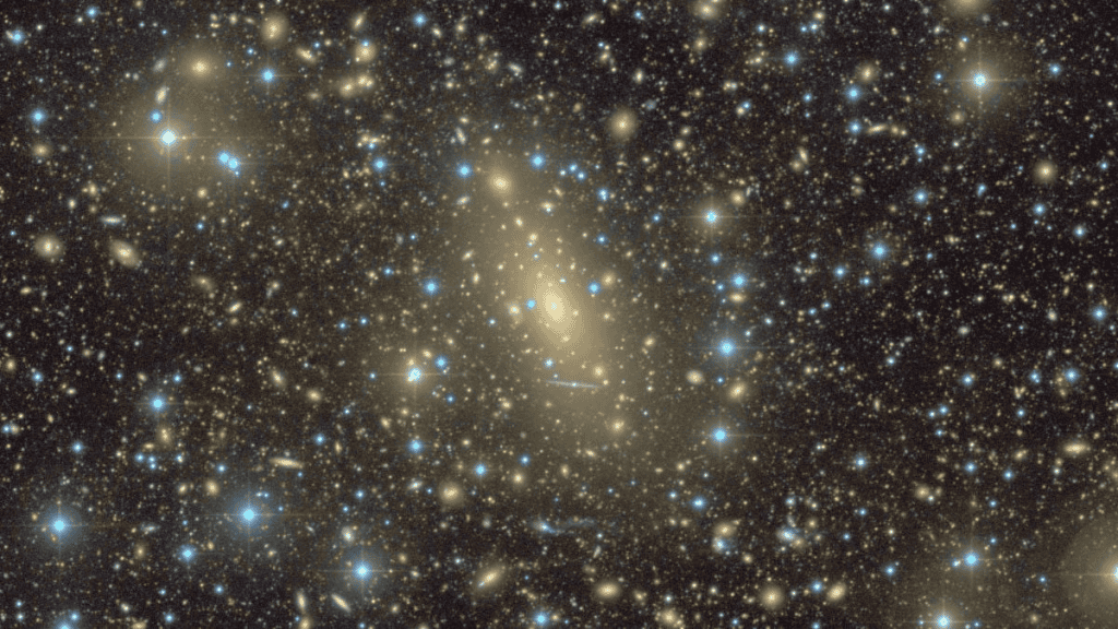 A galáxia é cerca de 20 vezes maior que o disco da Via Láctea em diâmetro.  (Imagem: C. Marrero de la Rosa et al.;  Isaac Newton Telescope (INT/ING))
