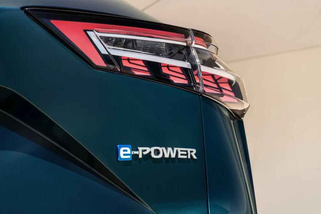 Nem todo híbrido funciona do mesmo jeito: no e-Power, o motor a gasolina gera energia, enquanto o elétrico movimenta as rodas. – Imagem: Divulgação/Nissan