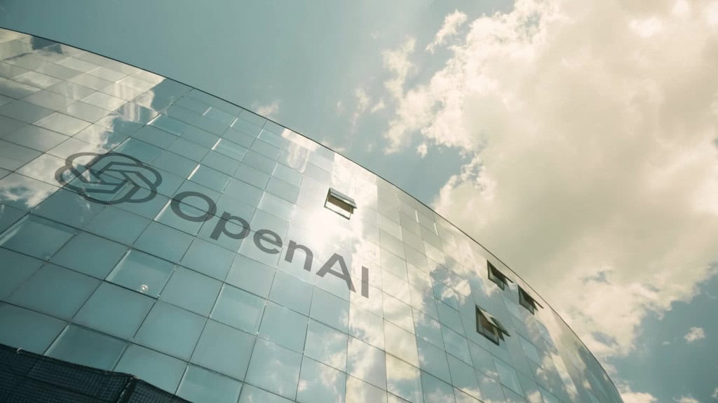 Fachada de prédio da OpenAI com o logo da empresa