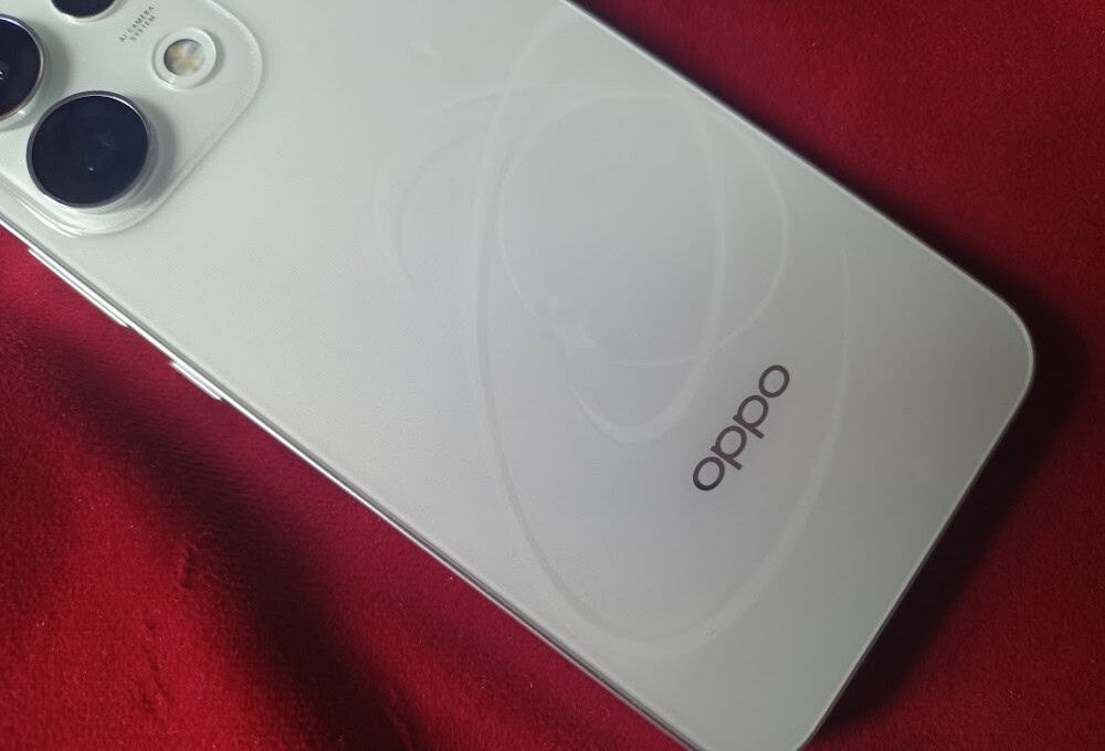 Detalhe da traseira do Oppo Reno 16F