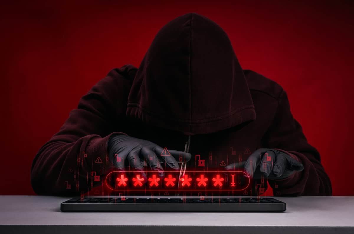 Hacker roubando senhas