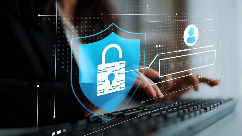Conceito de segurança digital com um cadeado simbolizando proteção de dados e privacidade online, apresentando um usuário digitando em um teclado