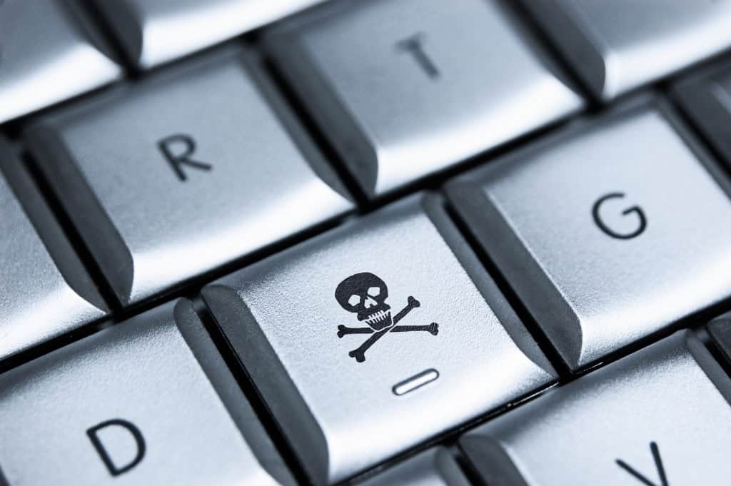Símbolo de caveira em uma tecla de teclado de computador