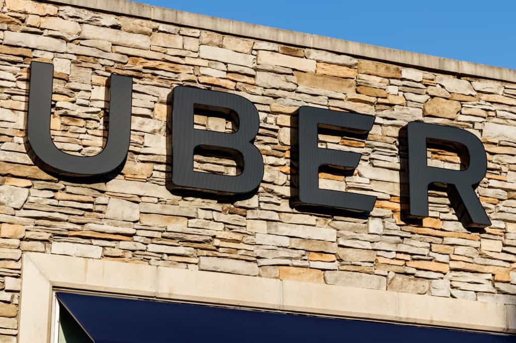 Logo da Uber em um prédio