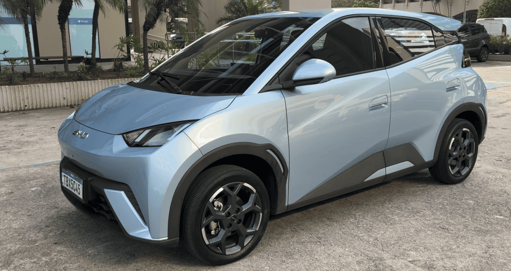 BYD Dolphin Mini na garagem do OD. – Imagem: Bruno Capozzi/Olhar Digital