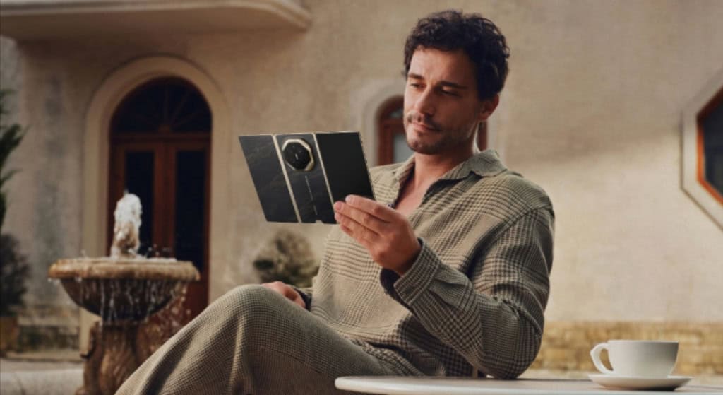 Segundo testes da Huawei, o Mate XT2 entrega 42% mais desempenho geral que a geração anterior. – Imagem: Divulgação/Huawei