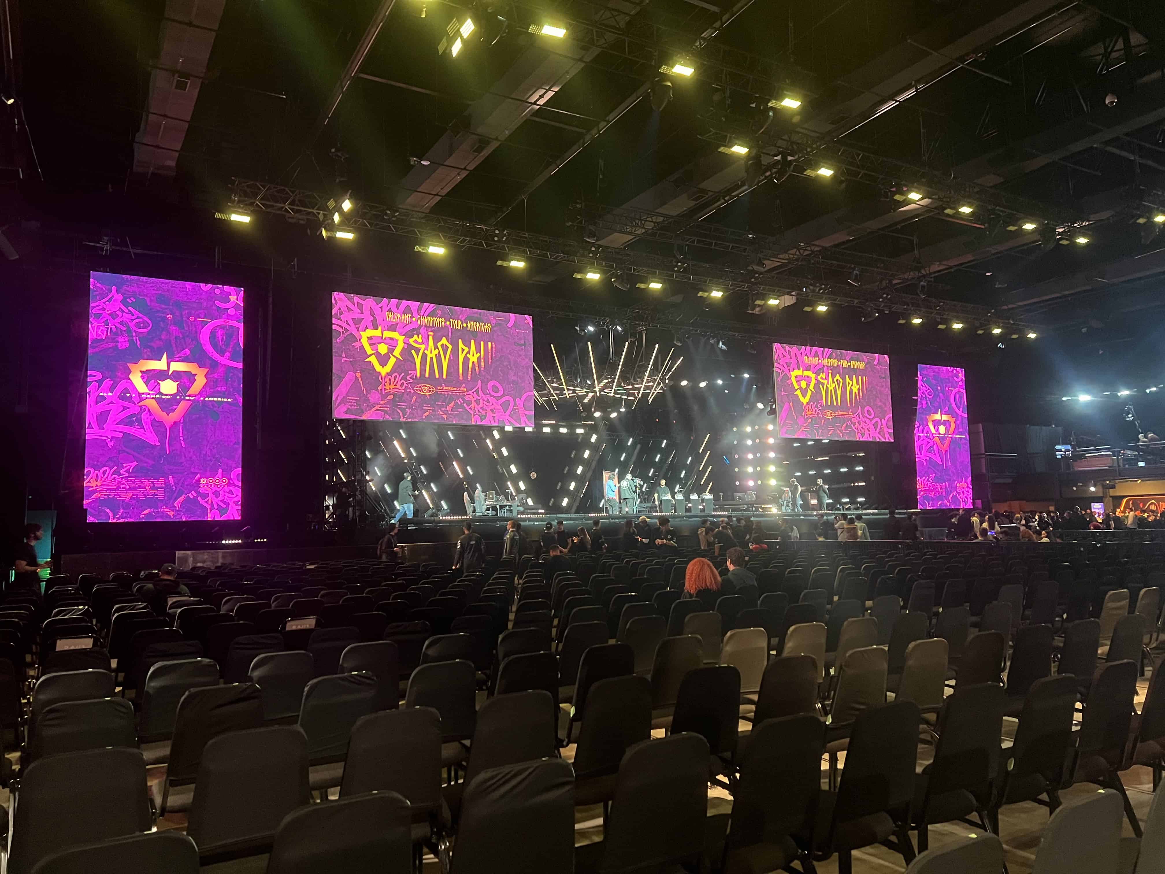 Por dentro do VCT Americas: Riot revela estrutura com 400 profissionais e 900 canais de áudio em São Paulo