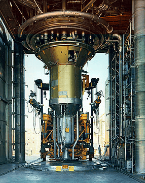 Propulsor termonuclear NERVA desenvolvido pela Comissão de Energia Atômica (AEC) em parceria com a NASA. – Créditos: AEC/NASA