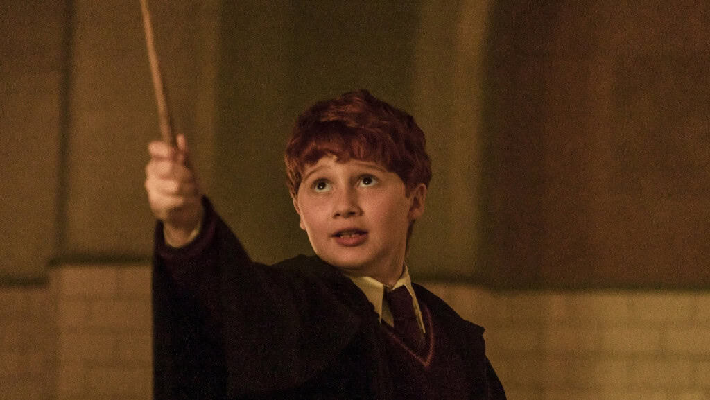 Alastair Stout como Ron Weasley em cena da série Harry Potter e a Pedra Filosofal
