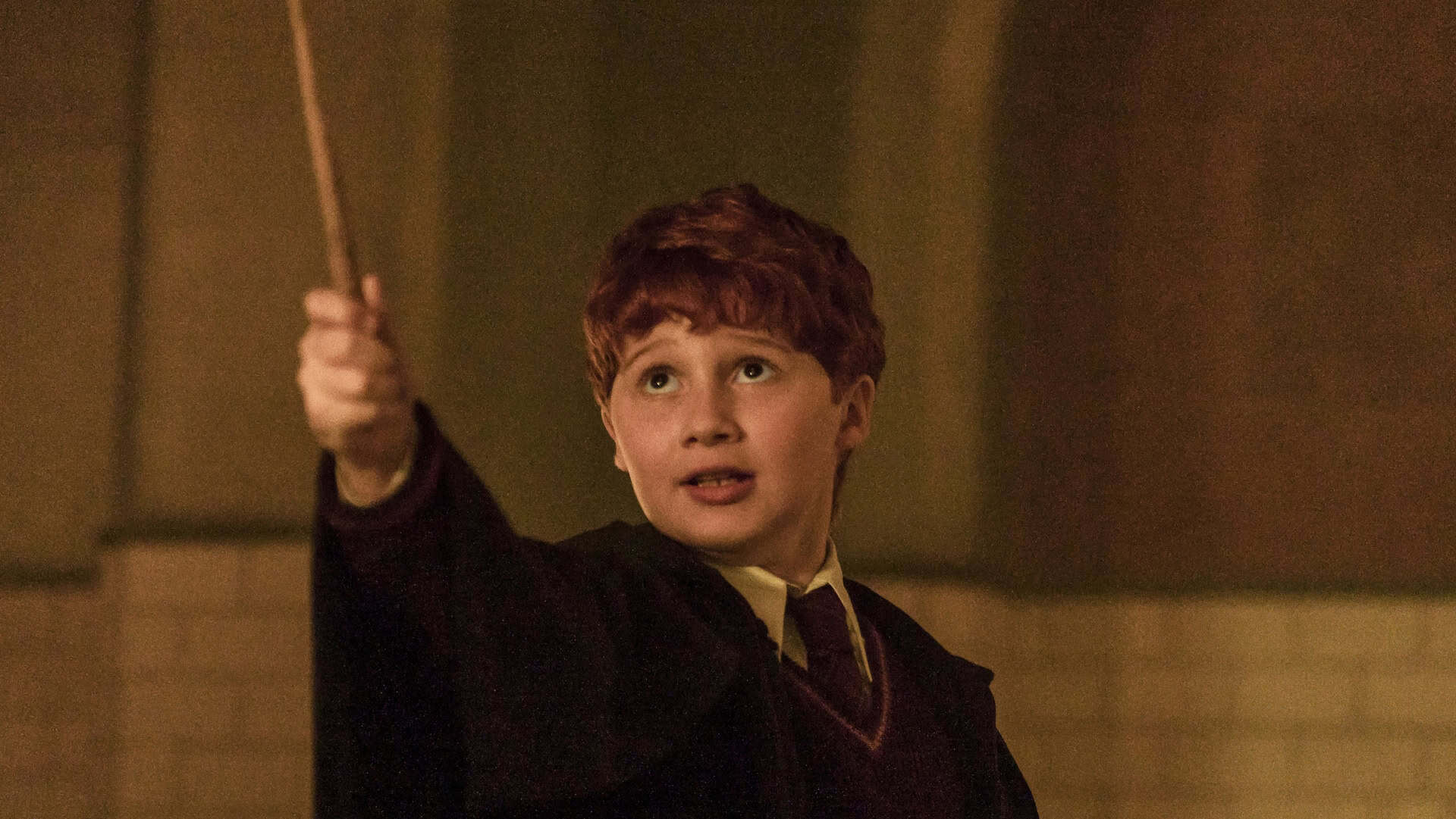Alastair Stout como Ron Weasley em cena da série Harry Potter e a Pedra Filosofal