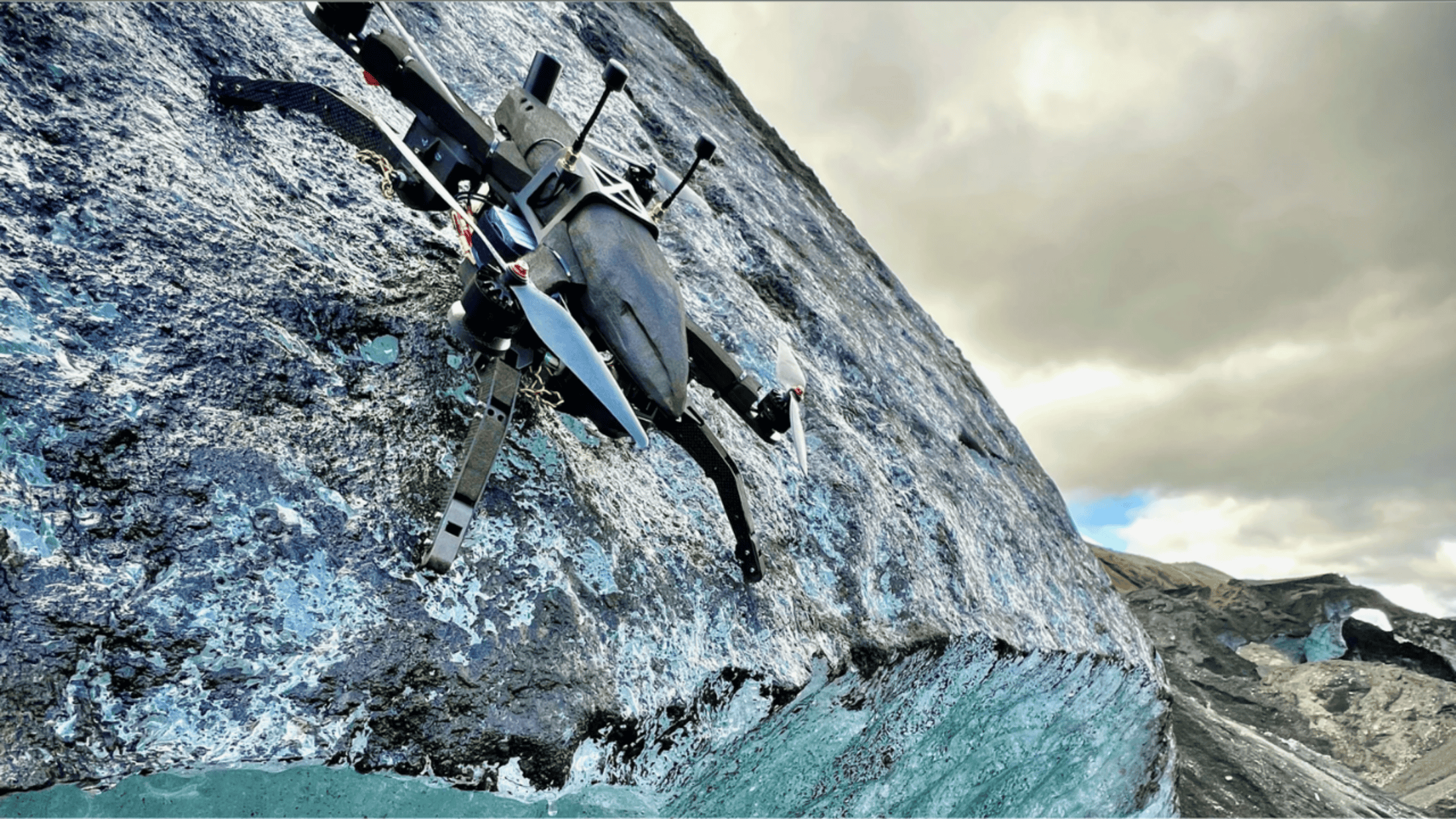 Drone com “garras” consegue pousar em icebergs e geleiras