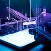 Mão segurando um celular; à frente, hologramas com a representação de um cartão e de um papel com os dizeres "password"