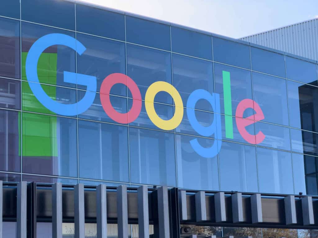 Logo do Google em fachada de prédio