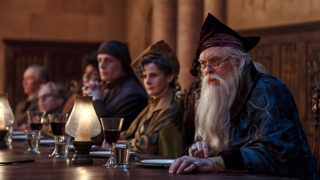 John Lithgow como Alvo Dumbledore em cena de Harry Potter e a Pedra Filosofal