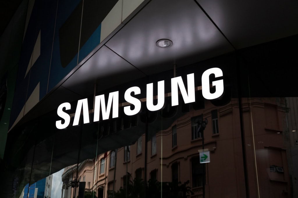 Logo da Samsung em um prédio