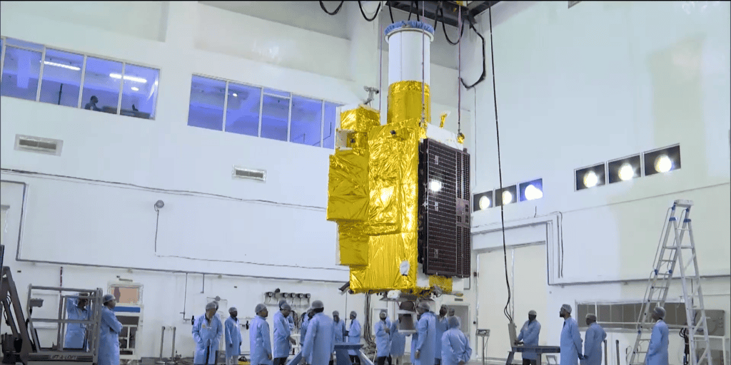 Satélite sendo construído