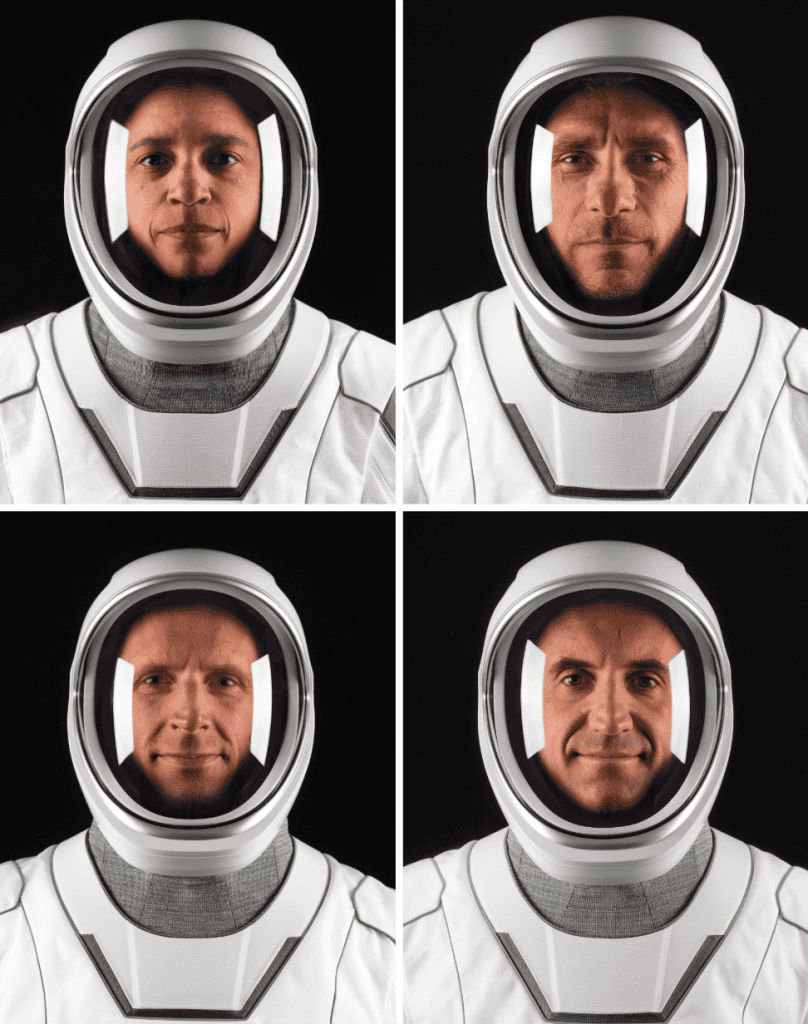 Na foto acima, da esquerda para a direita: a astronauta da NASA Jessica Watkins, comandante; o astronauta da NASA Luke Delaney, piloto; o astronauta da CSA (Agência Espacial Canadense) Joshua Kutryk, especialista de missão; e o cosmonauta d