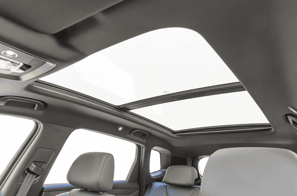 BYD Song Pro DM-i Flex tem teto solar e bancos de couro. – Foto: BYD/divulgação