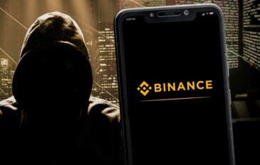 Montagem de hacker atrás de celular exibindo logomarca da Binance