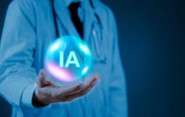 Imagem de médico segurando bolha de inteligência artificial (IA)