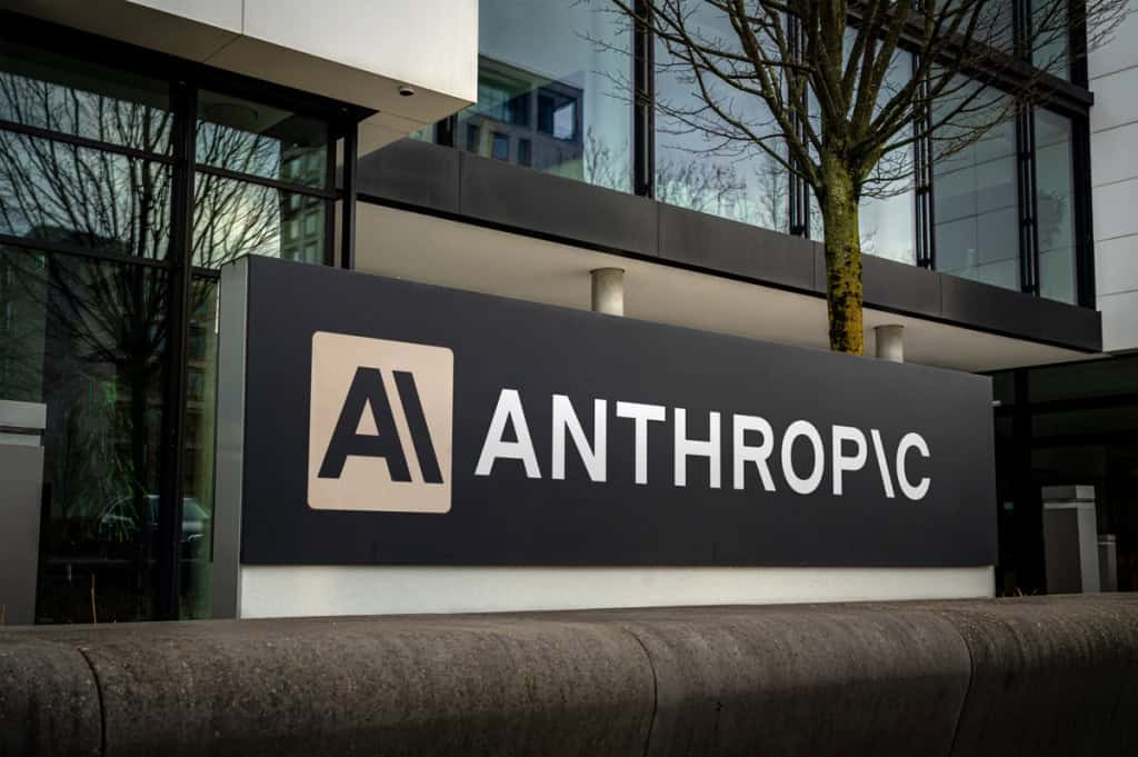 Logo da Anthropic em fachada de prédio