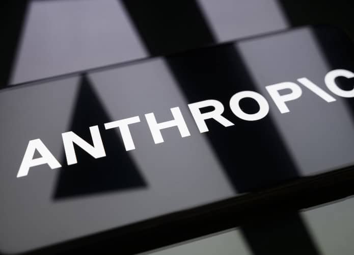 Bancos e Blackstone vão financiar R$ 340 bilhões em chips de IA para a Anthropic