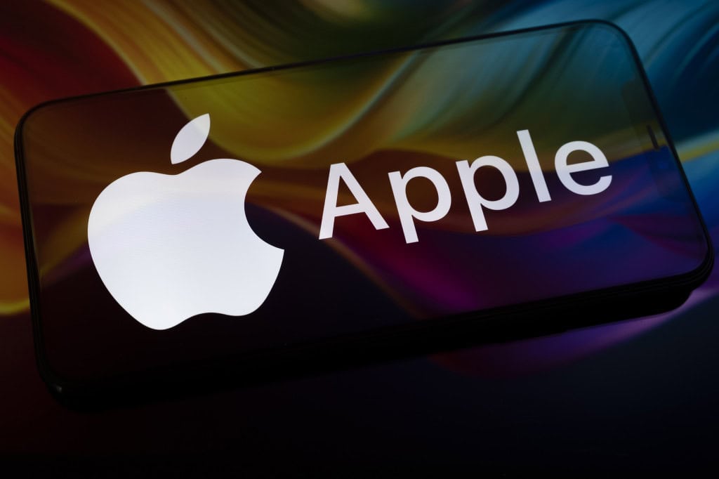 Logo da Apple em um smartphone