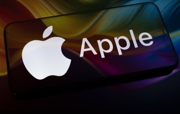 Logo da Apple em um smartphone