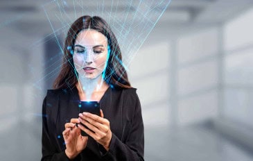 mulher faz biometria facial em um celular