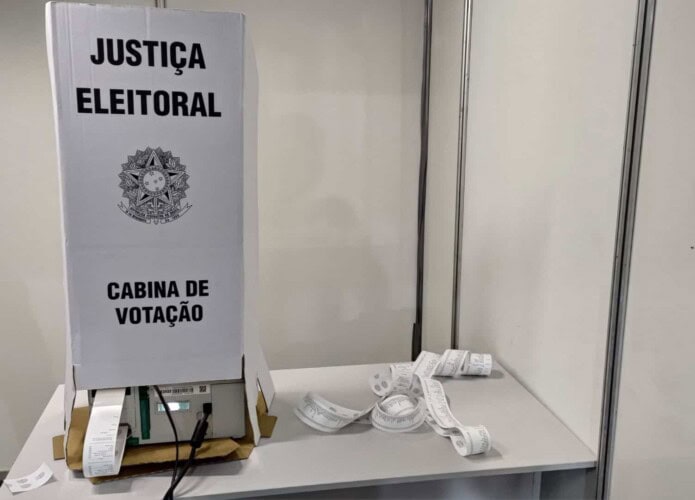 Justiça manda Meta apagar posts que incentivam demissão por voto