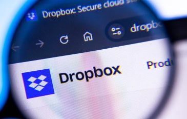 Logo da Dropbox na página de internet, visto por uma lupa