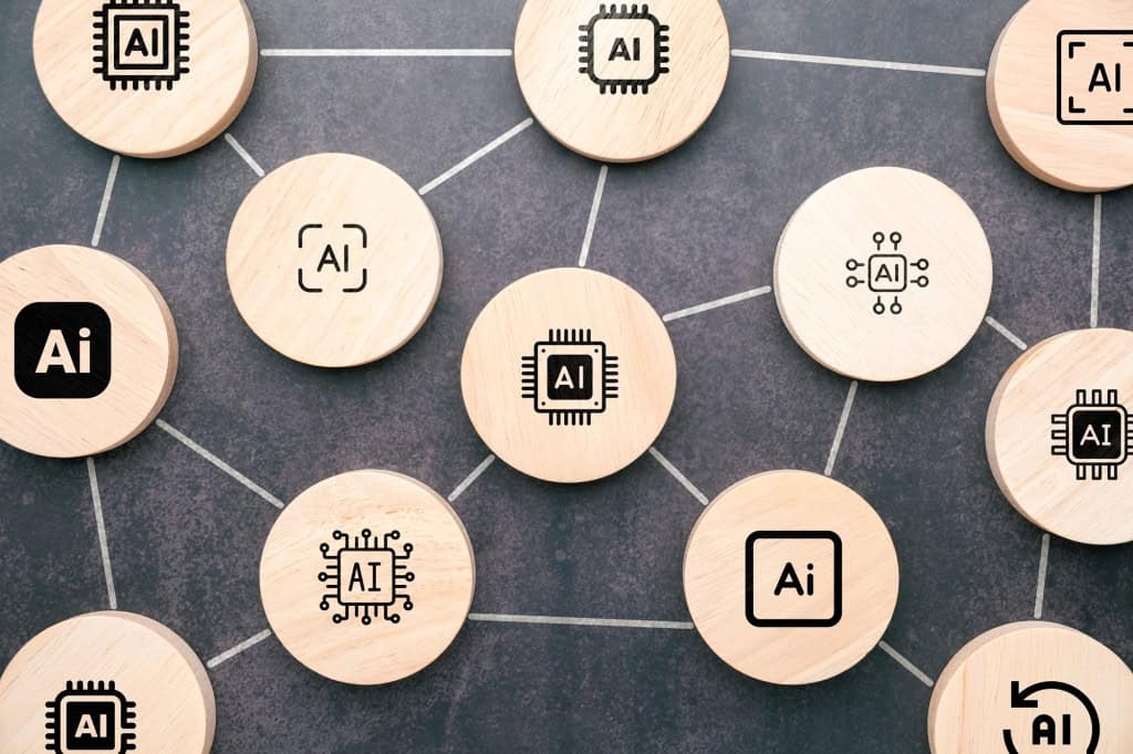 Sala 9 Big techs podem ter mais dívidas com IA do que revelam, alerta S&P 2 Peças circulares de madeira com ícones de inteligência artificial conectadas por linhas sobre um fundo escuro.