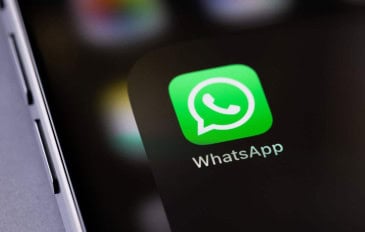 ícone do whatsapp em um smartphone