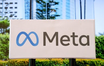 Logo da Meta em uma placa